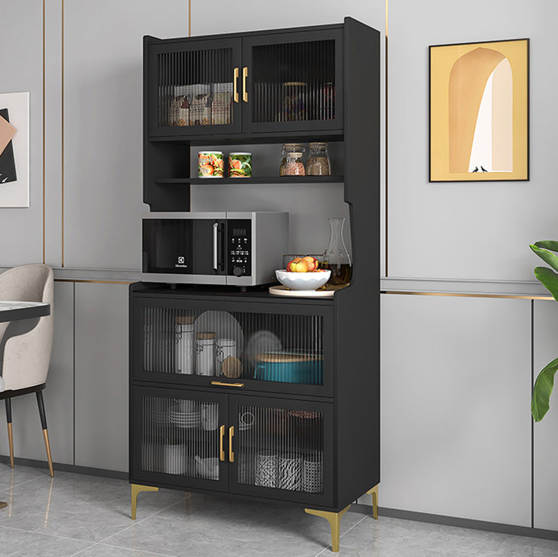 Server di cucina in legno con countering in pietra sinterizzato con porte di vetro