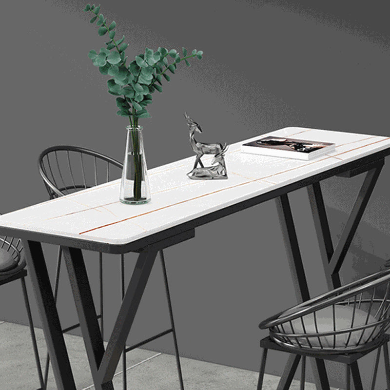 Mesa de comedor de barra de piedra Mesa de comedor de barra industrial con base de trineo negra