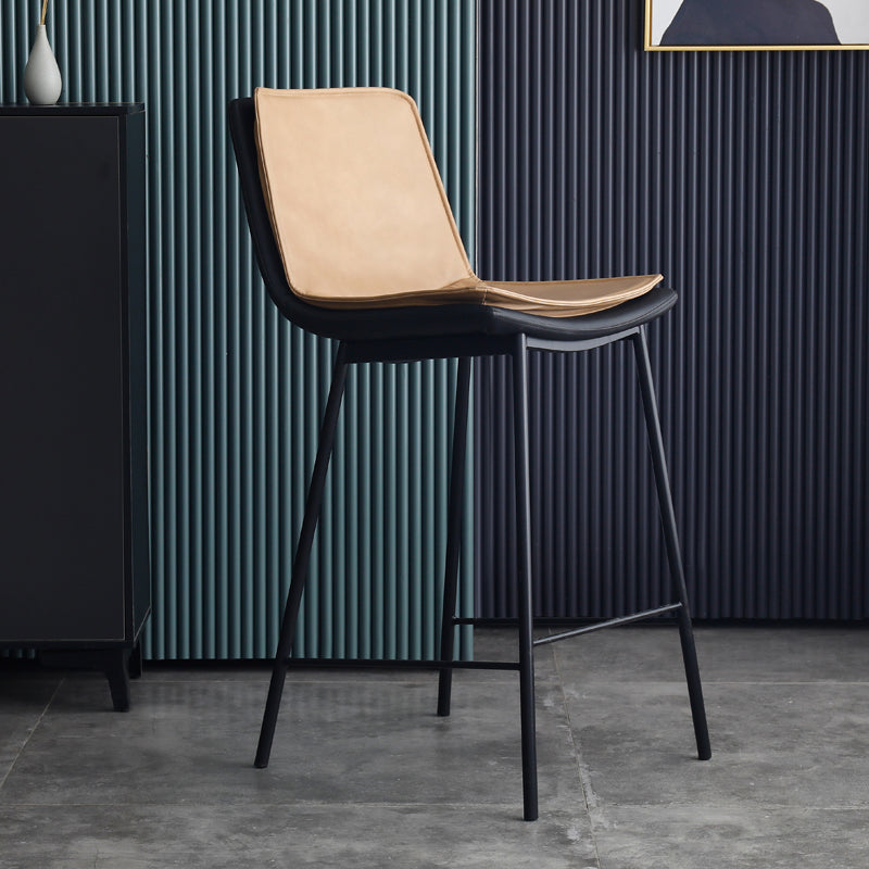 Sgabello da bar in pelle in pelle di stile contemporaneo con zampe metalliche