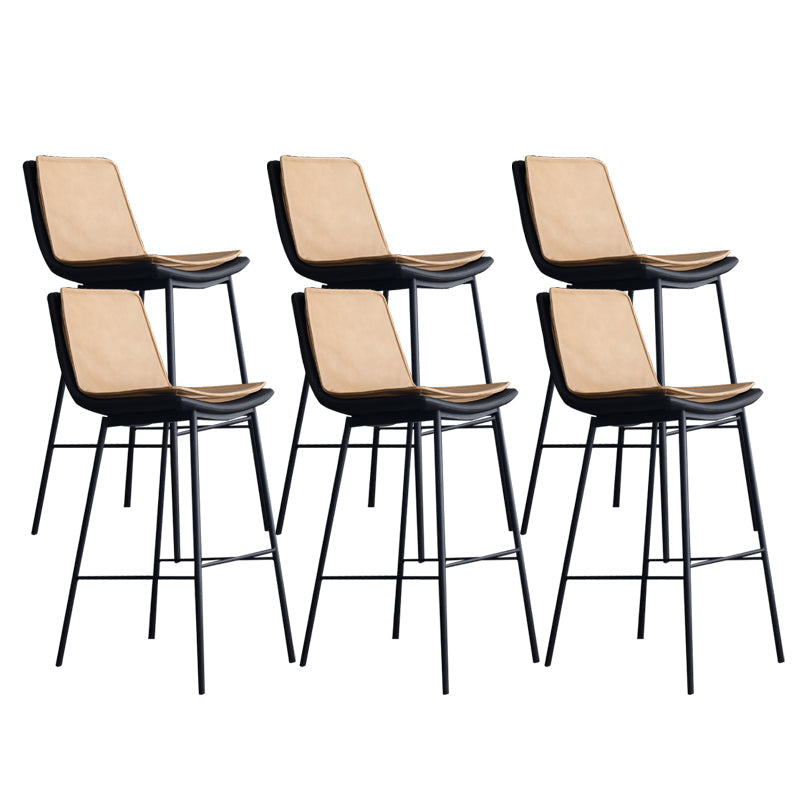 Sgabello da bar in pelle in pelle di stile contemporaneo con zampe metalliche