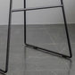 Taburete moderno de la barra de hierro de contador de brazo con respaldo con base de metal negro