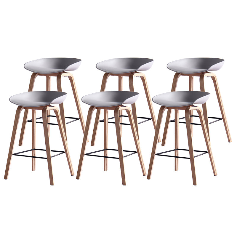 Contemporary Bar Stool Plastic Counter Bar Stool with Wooden Legs