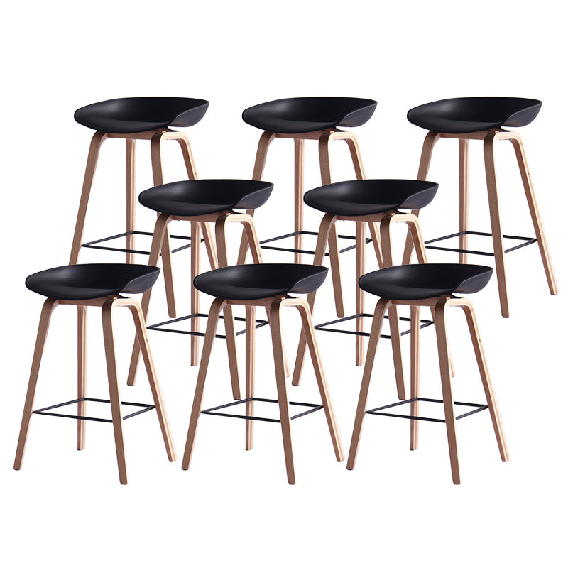Tabouret de bar contemporain tabouret de comptoir en plastique avec des jambes en bois