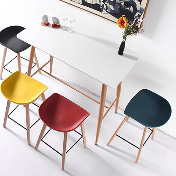 Contemporary Bar Stool Plastic Counter Bar Stool with Wooden Legs