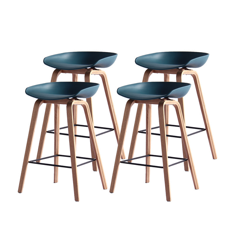 Contemporary Bar Stool Plastic Counter Bar Stool with Wooden Legs