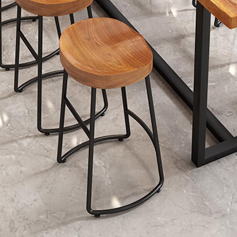 Taburete de bar contemporáneo de madera maciza Taburete de bar de metal con asiento contorneado