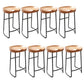 Taburete de bar contemporáneo de madera maciza Taburete de bar de metal con asiento contorneado