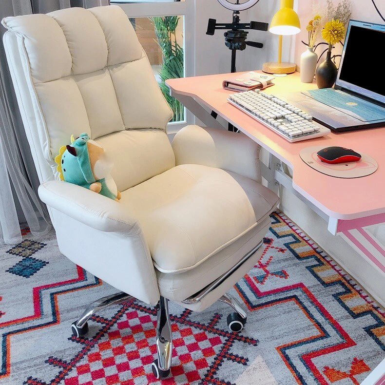 Moderne Swivel Busk -stoel met gewatteerde armen Faux lederen taakstoel met wielen