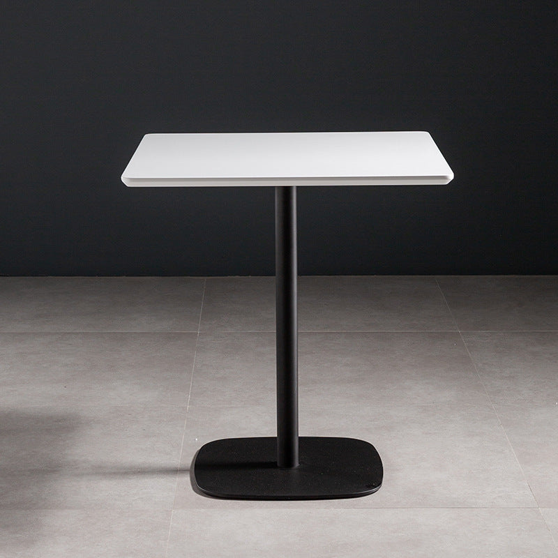 Salle à manger au café table de restauration industrielle table de salle à manger en bois