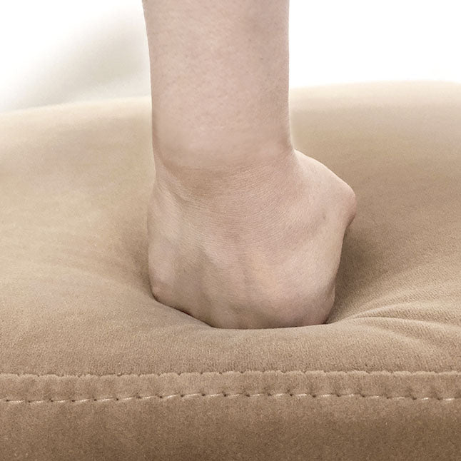 Eigentijdse open achterste eetstoelen fluweelarm eetkamerstoel