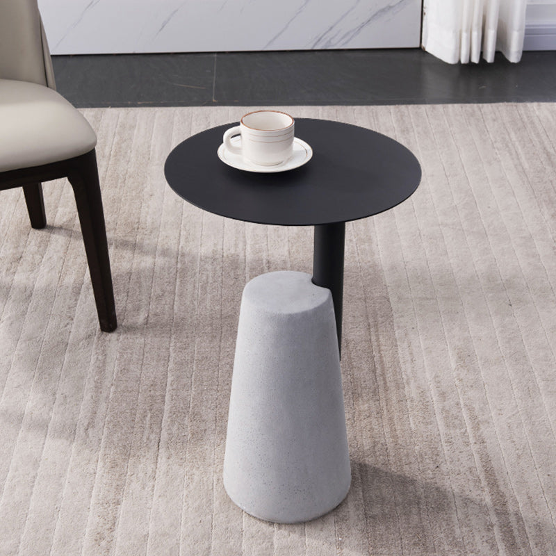 Concrete Modernistic Table Lacquer Round Table for Living Room Black Clearhalo 'Coffee & Accent Tables' 'End & Side Tables' 'end_side_tables' 'furn' 'furn_end_side_tables' 'Furniture' 'Living Room Furniture' 5288685