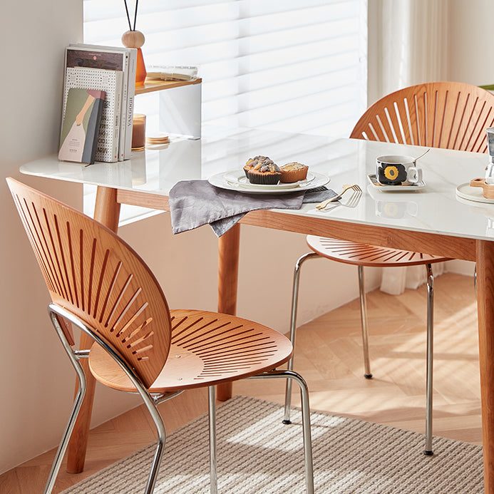 4つの木製の脚のあるモダンな長方形のダイニングテーブル焼結石上部テーブル