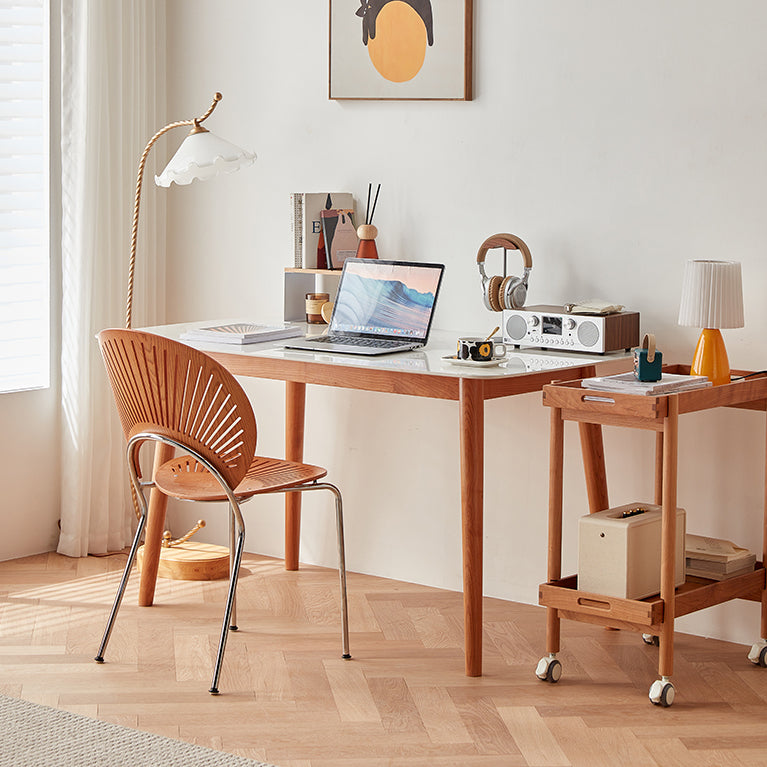 4つの木製の脚のあるモダンな長方形のダイニングテーブル焼結石上部テーブル