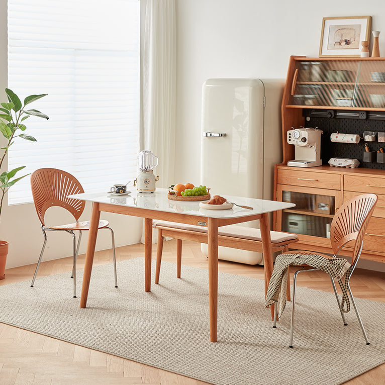 4つの木製の脚のあるモダンな長方形のダイニングテーブル焼結石上部テーブル