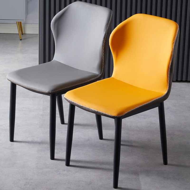 Zeitgenössischer Stahl Essstuhl Flügelback -Seitenmöbel im matten Finish für Innenräume