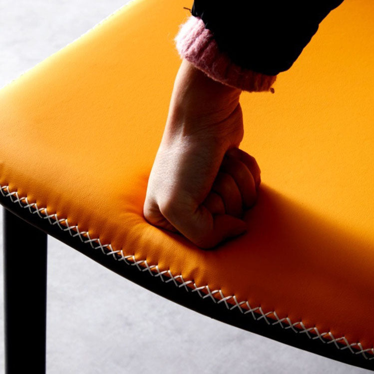 Zeitgenössischer Stahl Essstuhl Flügelback -Seitenmöbel im matten Finish für Innenräume