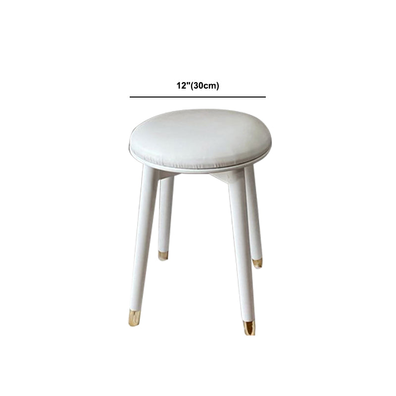 Tocador rectangular hecho de madera sólida blanca con 5 cajones y 1 taburetes grises