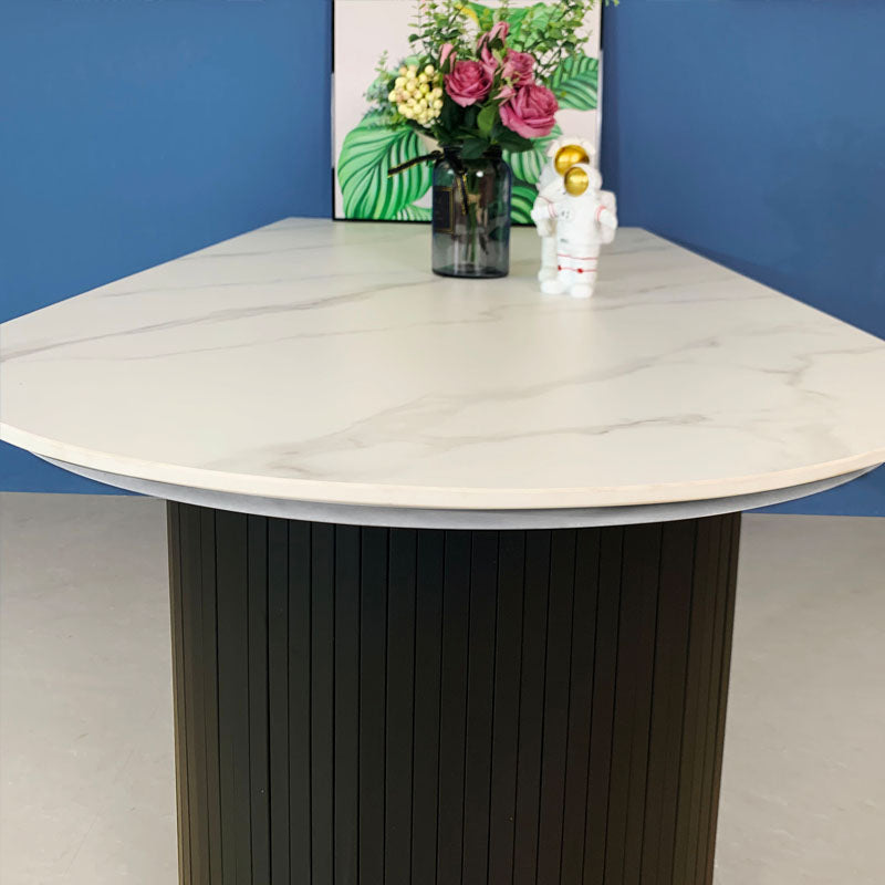 大理石の白いダイニングテーブルシンプルさ3脚のテーブルダイニングルーム用