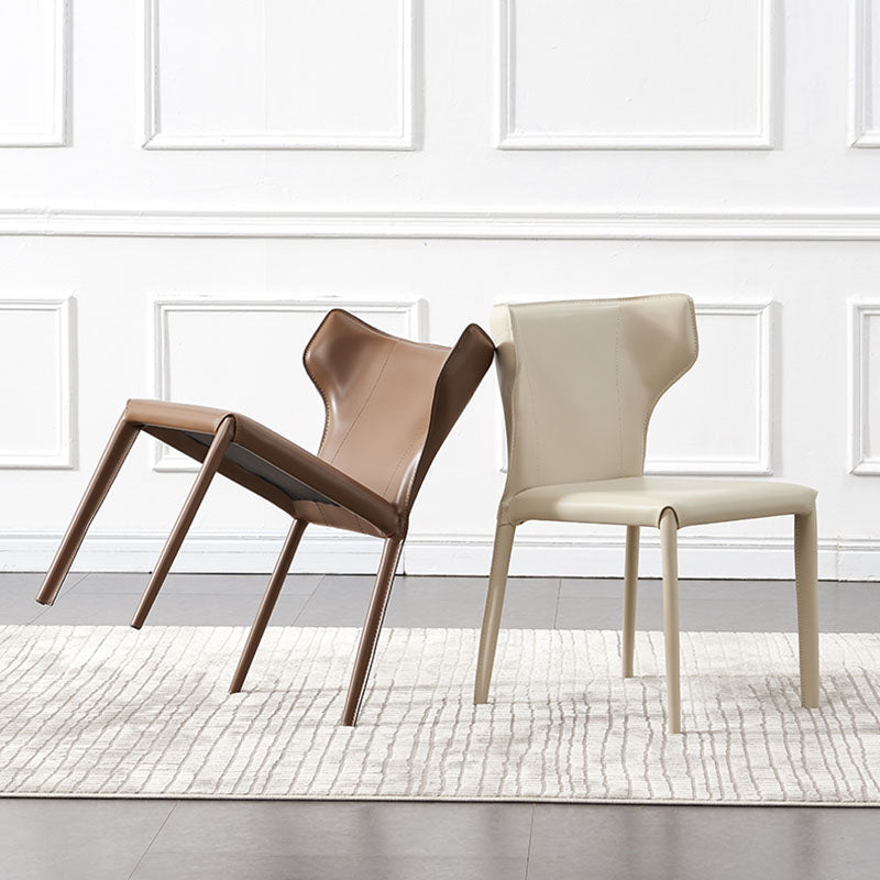 Zeitgenössischer Leder -Essstuhl Wingback -Seitenmöbel im matten Finish für Zuhause