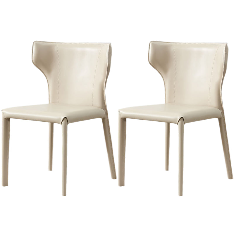 Zeitgenössischer Leder -Essstuhl Wingback -Seitenmöbel im matten Finish für Zuhause