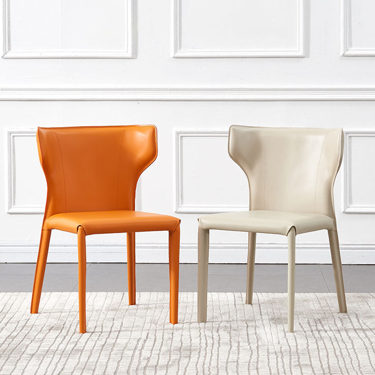 Zeitgenössischer Leder -Essstuhl Wingback -Seitenmöbel im matten Finish für Zuhause