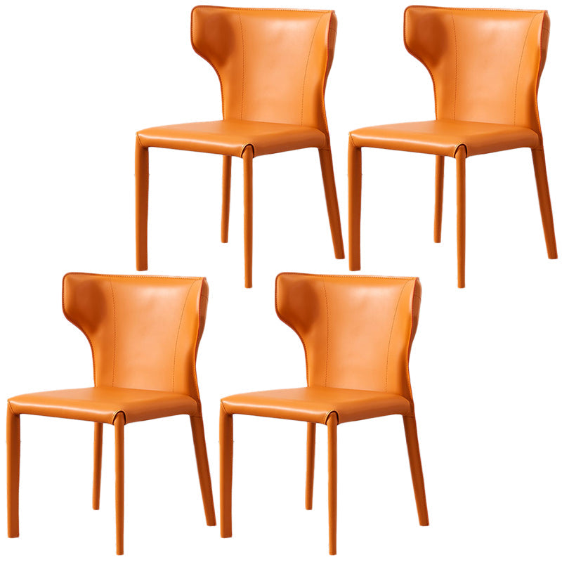 Zeitgenössischer Leder -Essstuhl Wingback -Seitenmöbel im matten Finish für Zuhause