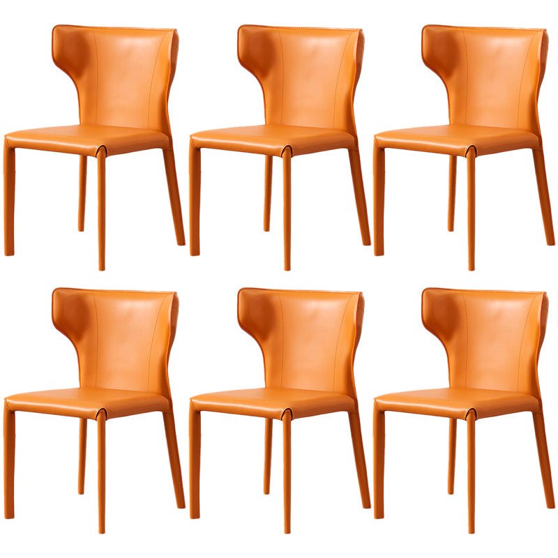 Zeitgenössischer Leder -Essstuhl Wingback -Seitenmöbel im matten Finish für Zuhause