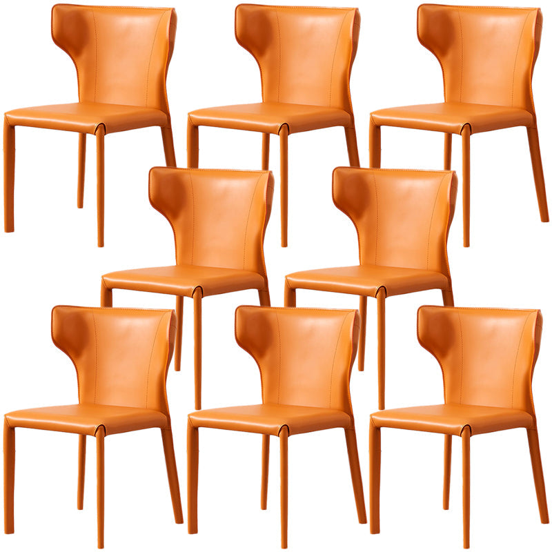 Zeitgenössischer Leder -Essstuhl Wingback -Seitenmöbel im matten Finish für Zuhause