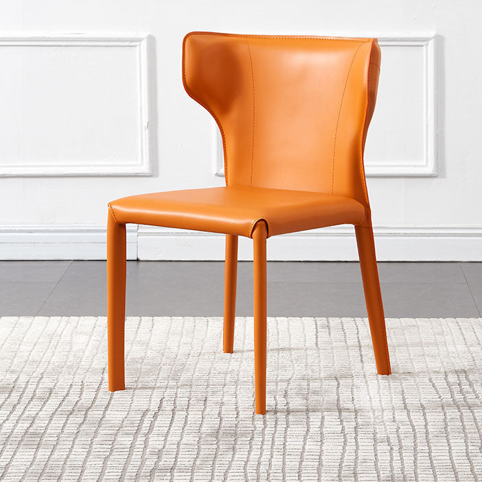 Zeitgenössischer Leder -Essstuhl Wingback -Seitenmöbel im matten Finish für Zuhause