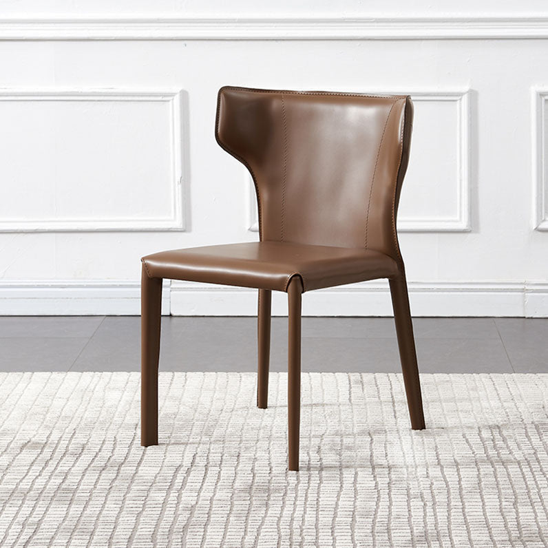 Zeitgenössischer Leder -Essstuhl Wingback -Seitenmöbel im matten Finish für Zuhause