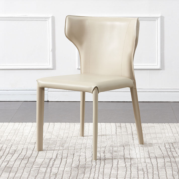 Zeitgenössischer Leder -Essstuhl Wingback -Seitenmöbel im matten Finish für Zuhause