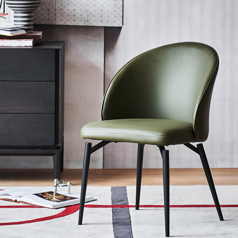 Chaise de salle à manger rembourrée en cuir chaise latéral contemporaine avec base noire