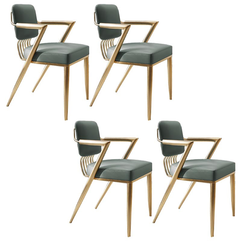 グラム布張りのダイニングアームチェアレザーレザーダイニングチェアと金色の脚