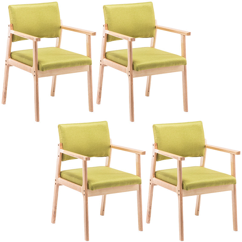 Zeitgenössischer Holzarmstuhl offener Essnebelmöbel im matten Finish offener Rücken