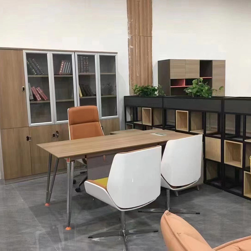 Sedia da scrivania imbottita contemporanea.