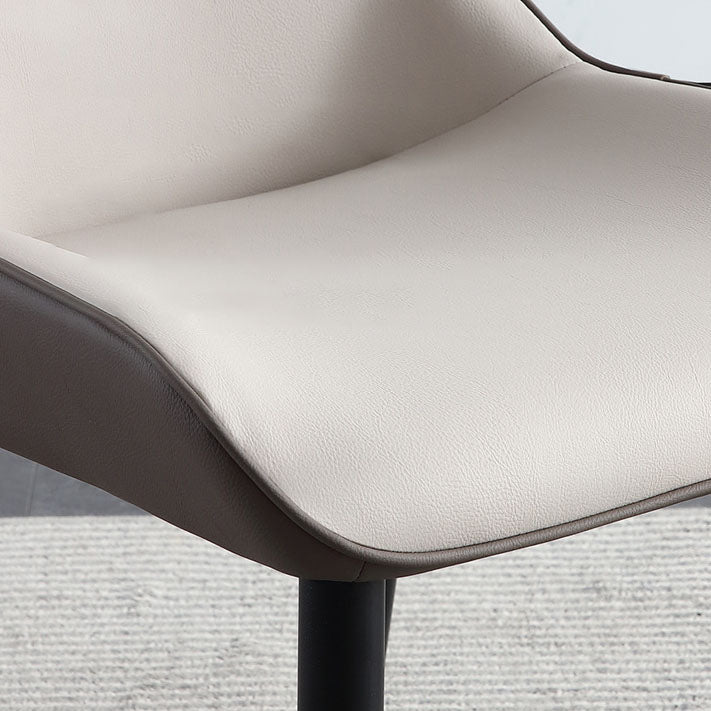 Sedia da pranzo in pelle contemporanea sedia laterale di wingback con gambe in acciaio in finitura opaca