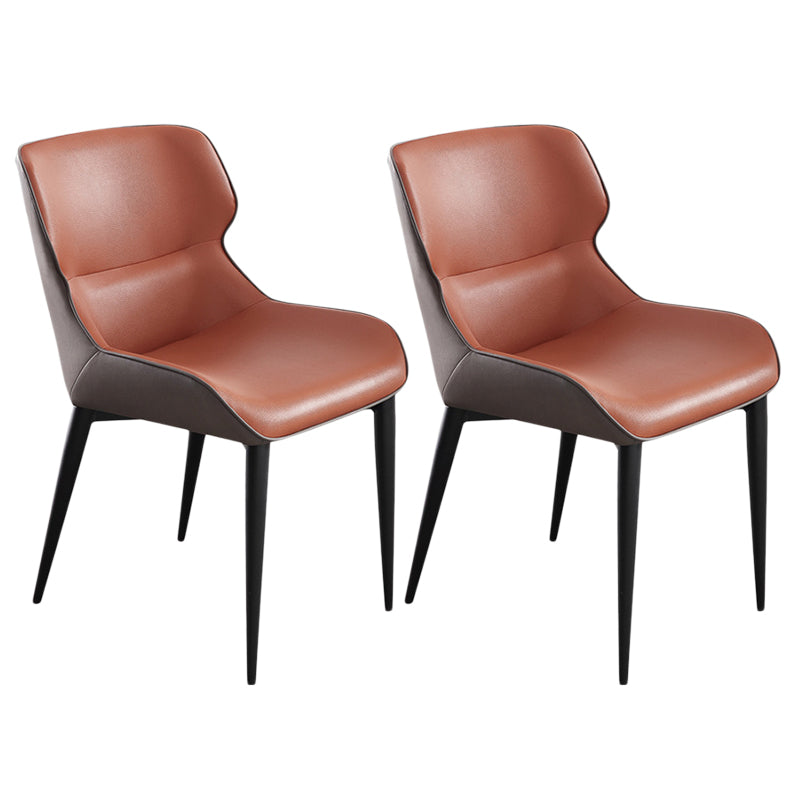 Sedia da pranzo in pelle contemporanea sedia laterale di wingback con gambe in acciaio in finitura opaca