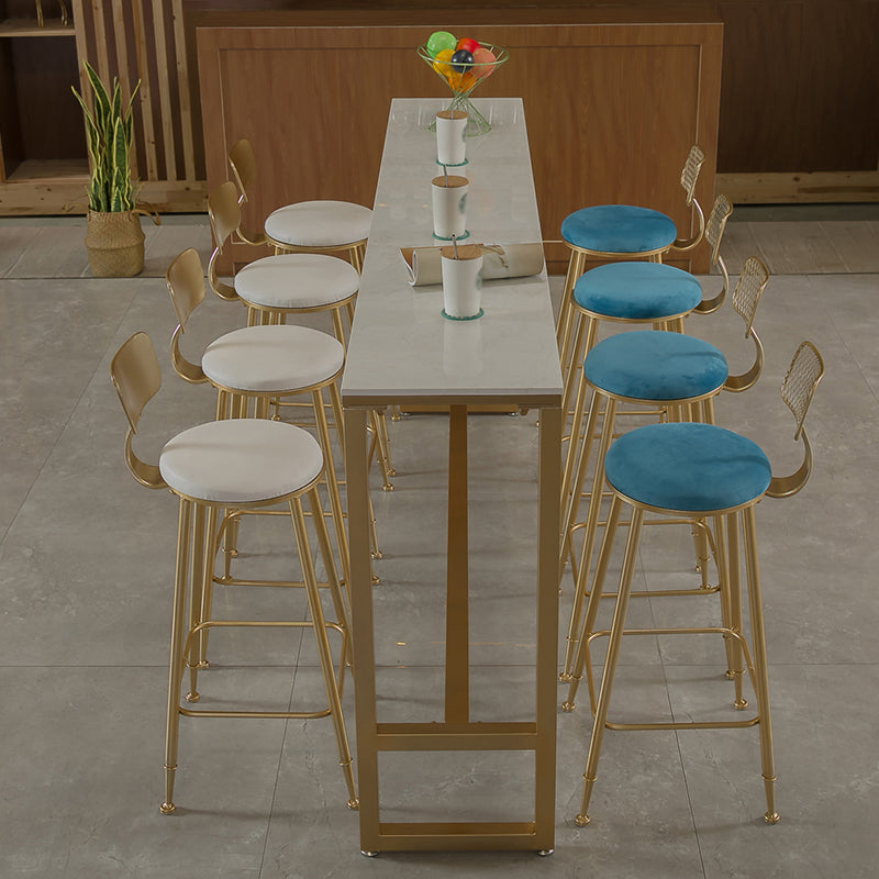 Tavolo da bar top in pietra bianca tradizionale tavolo da bar di lusso di lusso con base di cavalletto