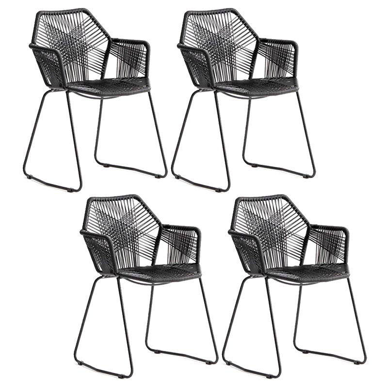 Silla de comedor de brazo de comedor de ratán con base negra