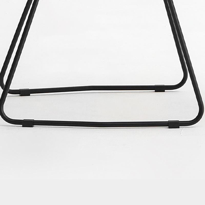 Silla de comedor de brazo de comedor de ratán con base negra