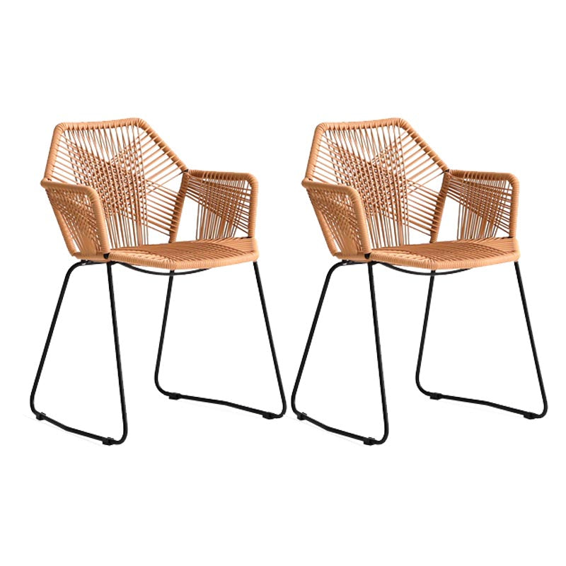 Silla de comedor de brazo de comedor de ratán con base negra