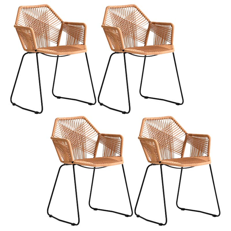 Silla de comedor de brazo de comedor de ratán con base negra