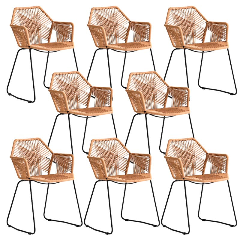 Silla de comedor de brazo de comedor de ratán con base negra