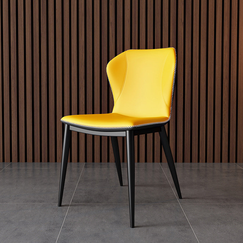 Sedia da pranzo in pentola in finta panoramica.