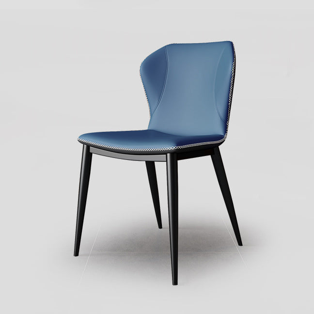 Sedia da pranzo in pentola in finta panoramica.