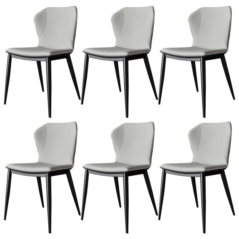 Sedia da pranzo in pentola in finta panoramica.