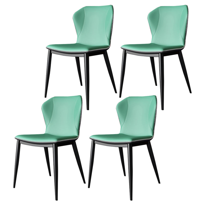 Sedia da pranzo in pentola in finta panoramica.