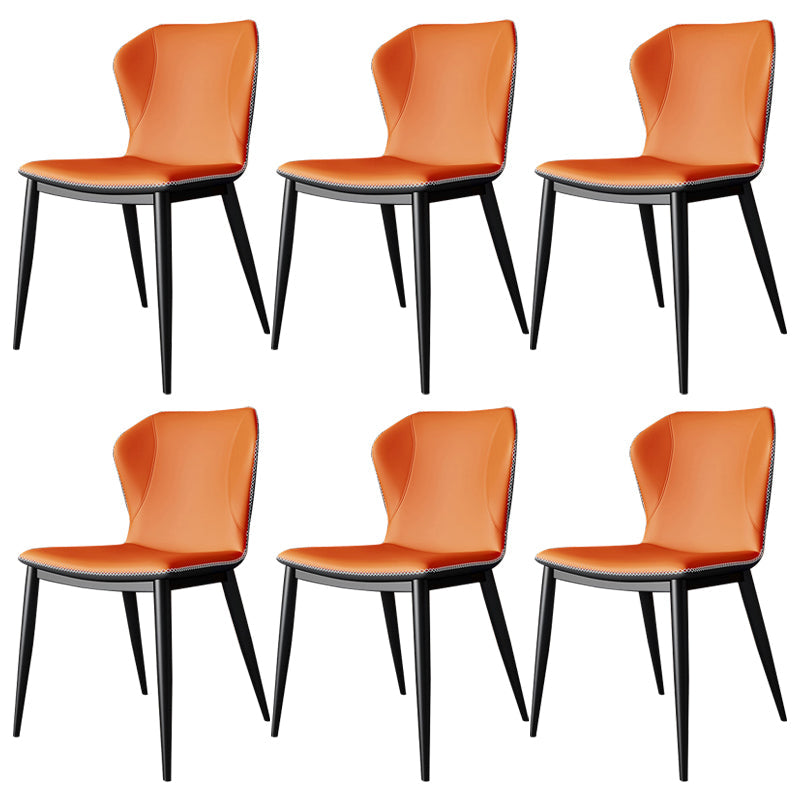 Sedia da pranzo in pentola in finta panoramica.