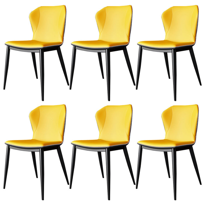 Sedia da pranzo in pentola in finta panoramica.