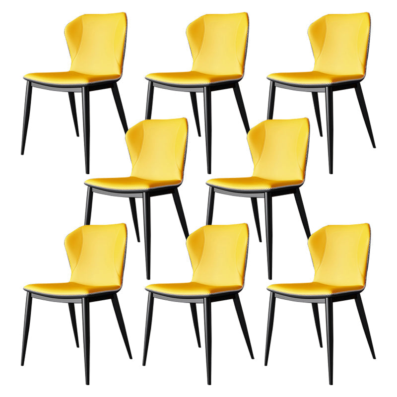 Sedia da pranzo in pentola in finta panoramica.